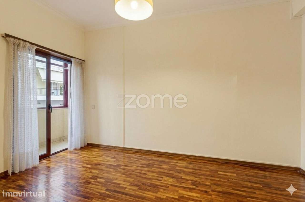 Apartamento T3 com Estacionamento e Arrecadação – Odivelas-14