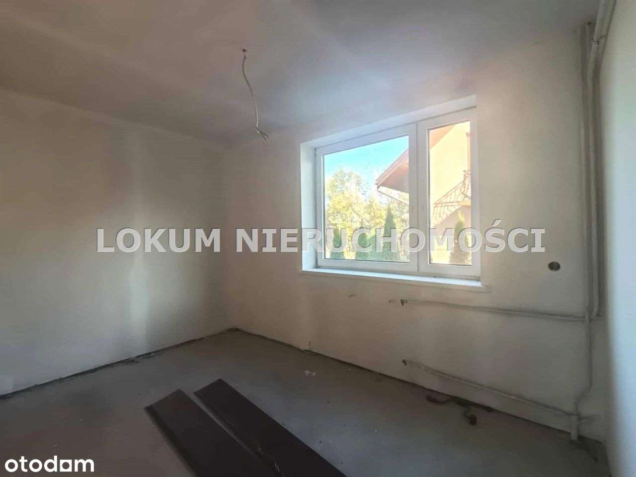 Dom z garażem dwustanowiskowym, 2,5km od runku.-8