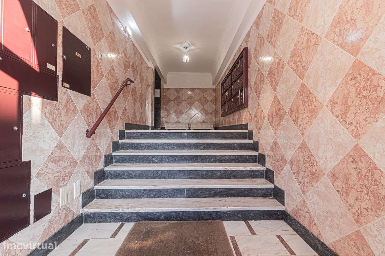 Apartamento T2 com elevador e varanda vista serra Sintra, em Rio Mouro-33