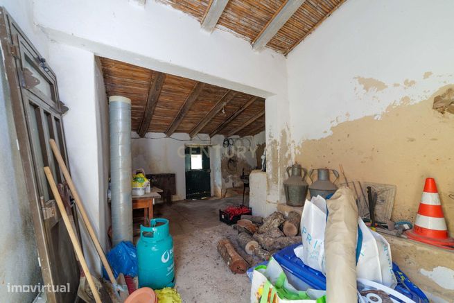 Moradia Tradicional Algarvia com Anexo e Terreno Amplo em Casa Branca,-36