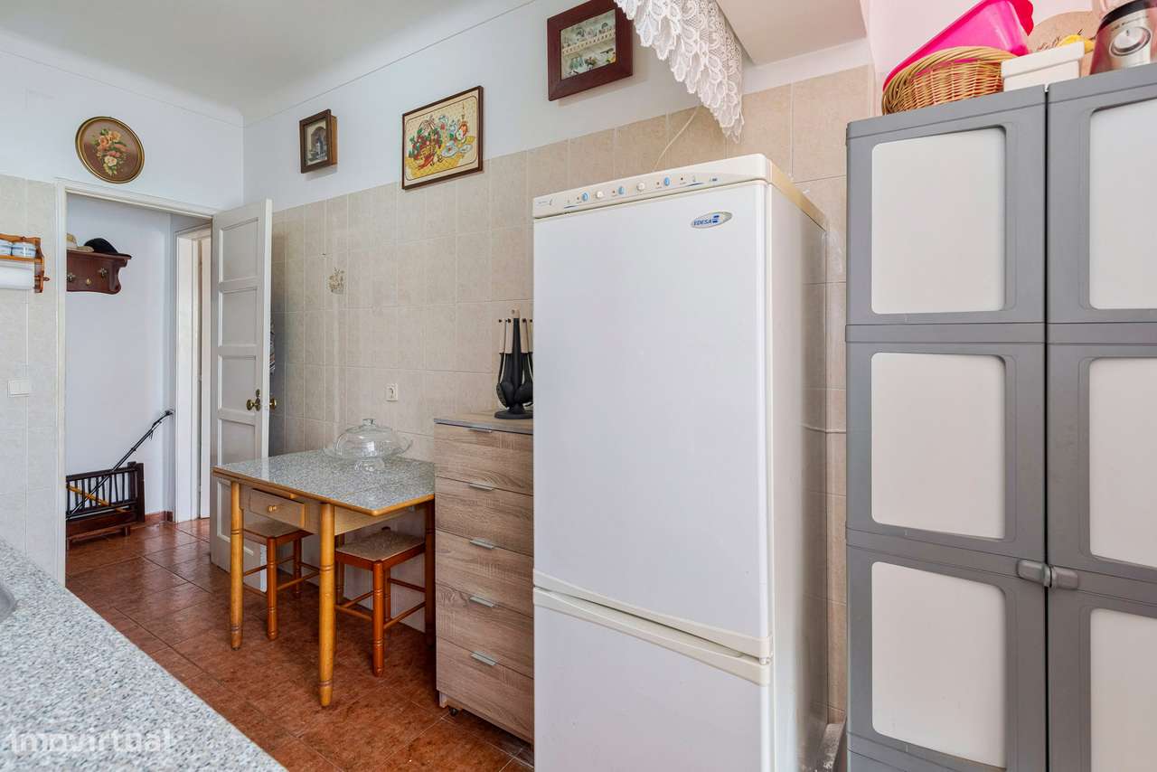 LARANJEIRO - T2 com extensa varanda num 1º andar! - Grande imagem: 4/22