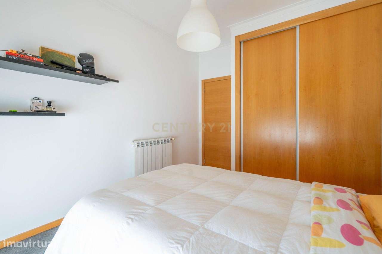 Moradia térrea T3+1 com linhas modernas,varandas,churrasco,jardim,gara-34