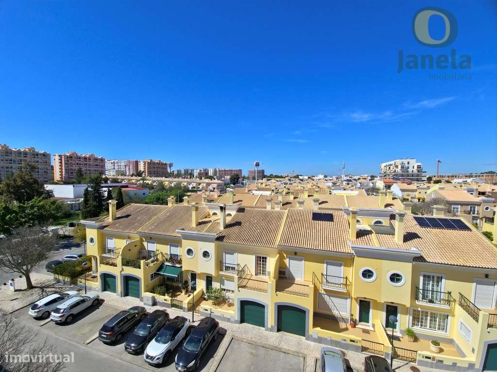 T2 grande com muita luz, duas varandas e boa localização em Faro-10