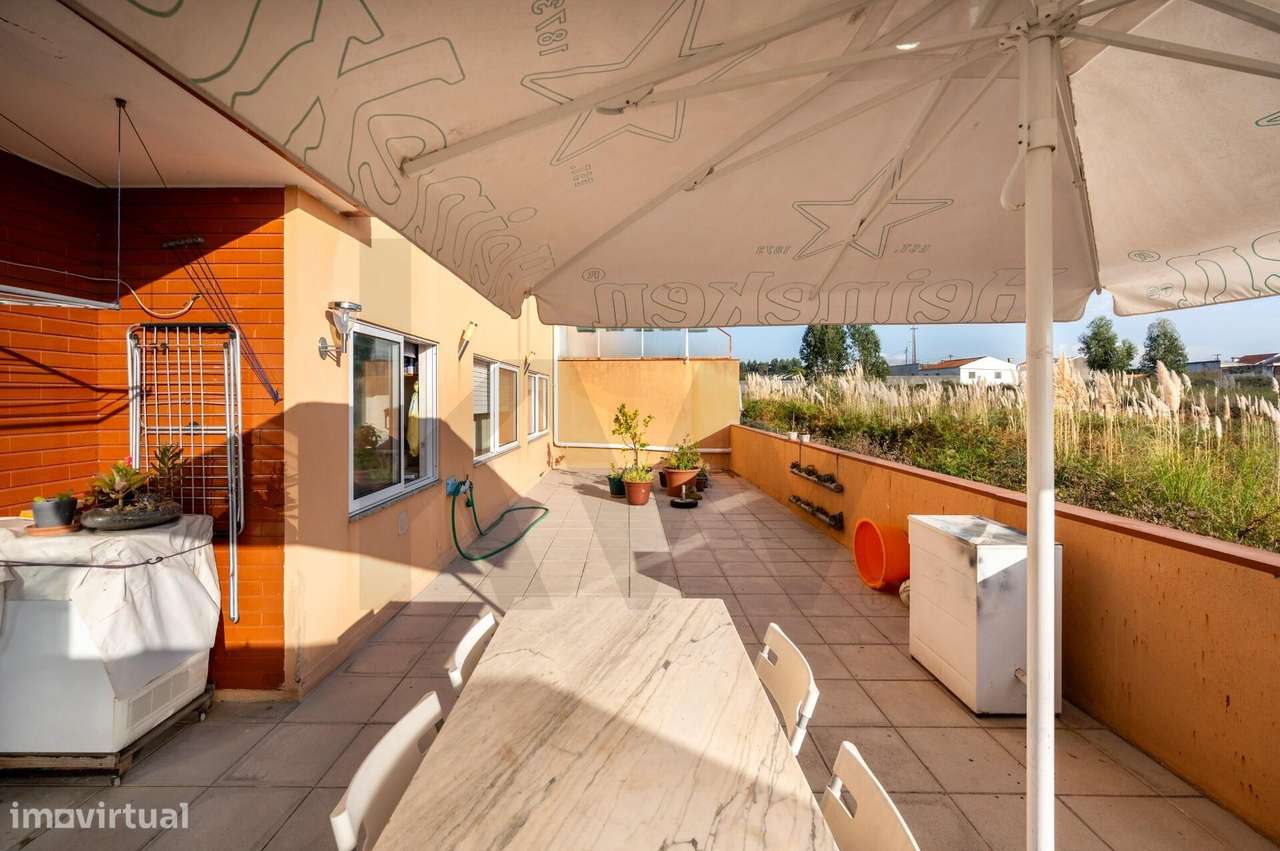 T2 em Canelas! Excelente Estado com Terraço! - Grande imagem: 4/23