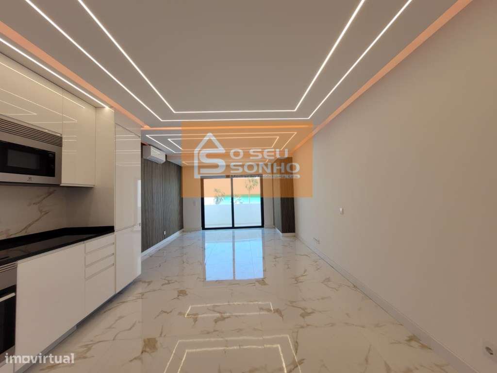 Apartamento T2 na Primeira Linha de Quarteira com Vista Mar-2