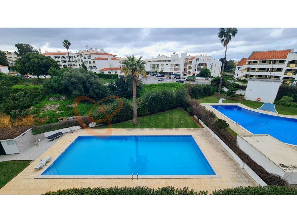 Espaçoso apartamento T1 para venda em Albufeira com piscina-14