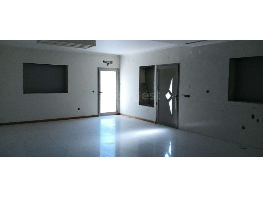 Moradia T5 num lote de terreno com mais de 1500m² em Pombal - Grande imagem: 3/31