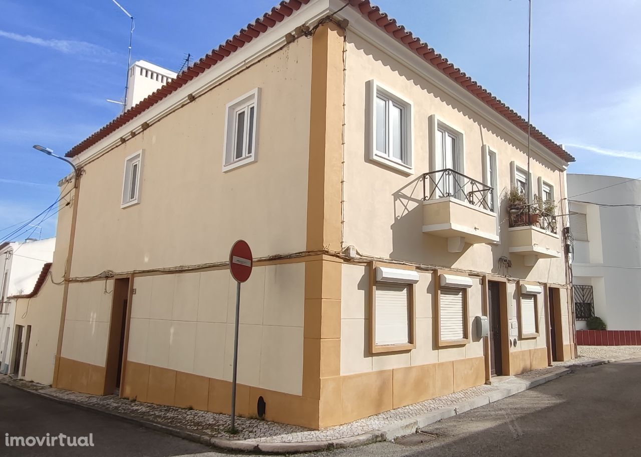 Duplex de charme totalmente renovado no centro histórico de Grândola