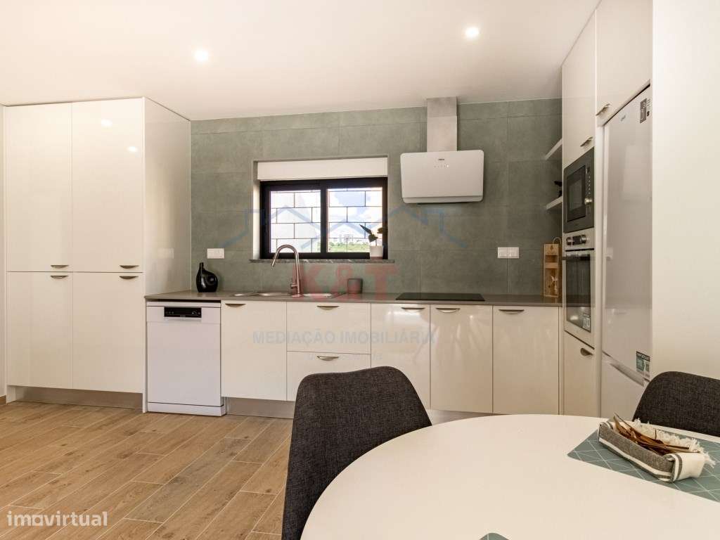 T2 na Praia da Rocha totalmente Remodelado-6