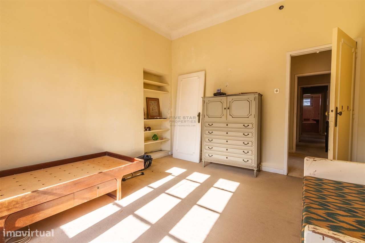 Moradia Estoril Cascais Vista Mar para renovar T6-28