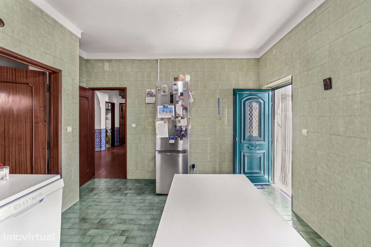 MORADIA T5 COM GARAGEM E PISCINA, 327 M² DE TERRENO PARA USUFRUIR-12