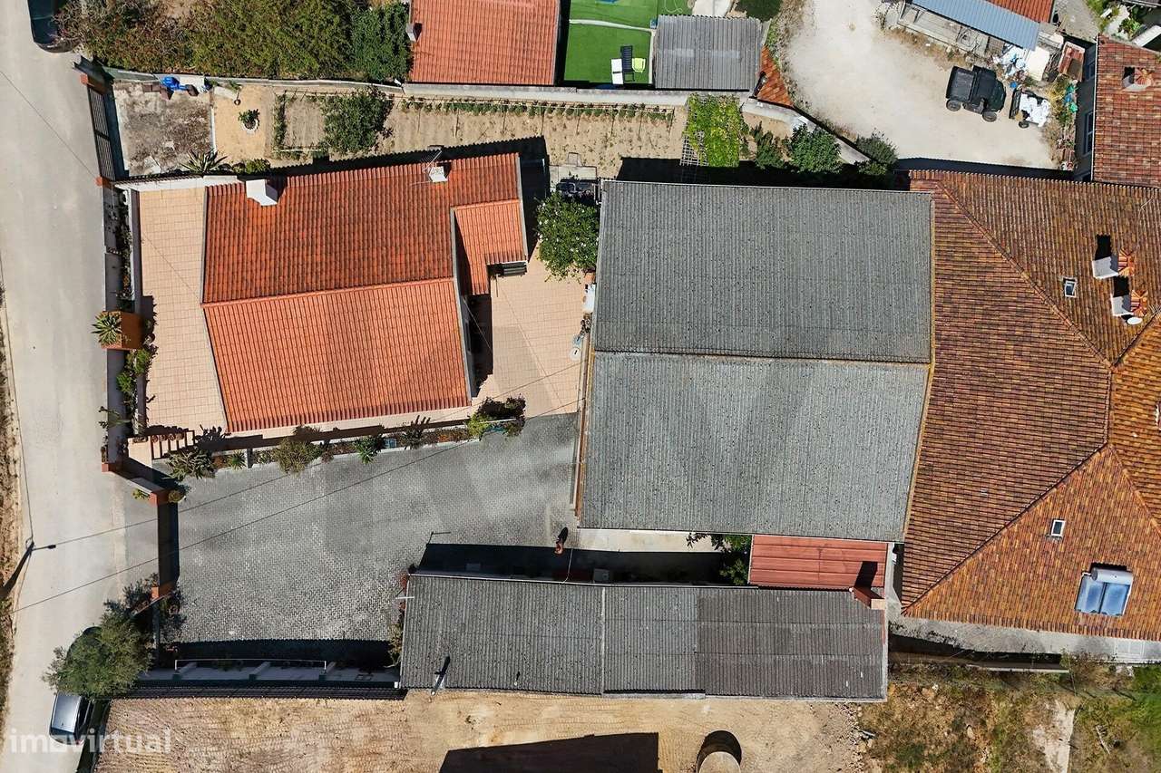 Moradia T3 com Pavilhão de 198 m2 e Terreno de 976 m2 | Fonte Grada, T-19