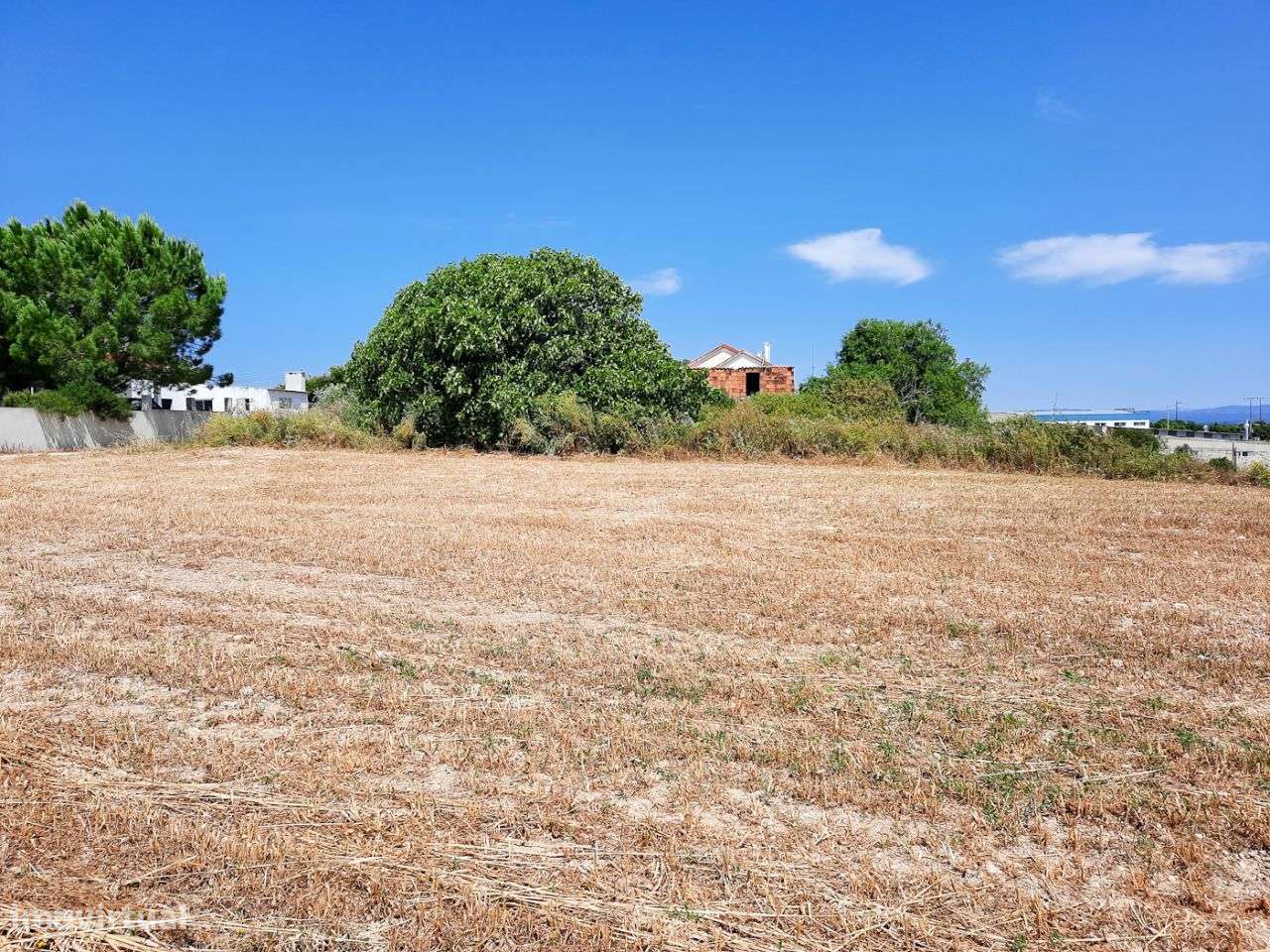 Terreno com 6.100 m2 - Grande imagem: 2/5