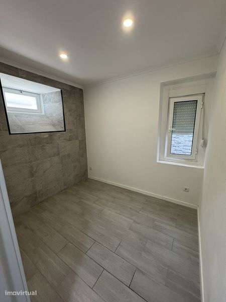 Apartamento T2 com quintal todo remodelado Bairro Novo Seixal - Grande imagem: 4/11