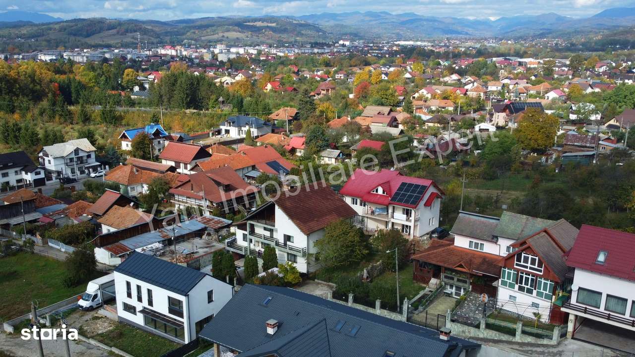 Casă de vânzare în Curtea de Argeș. - Imagine principală: 3/20