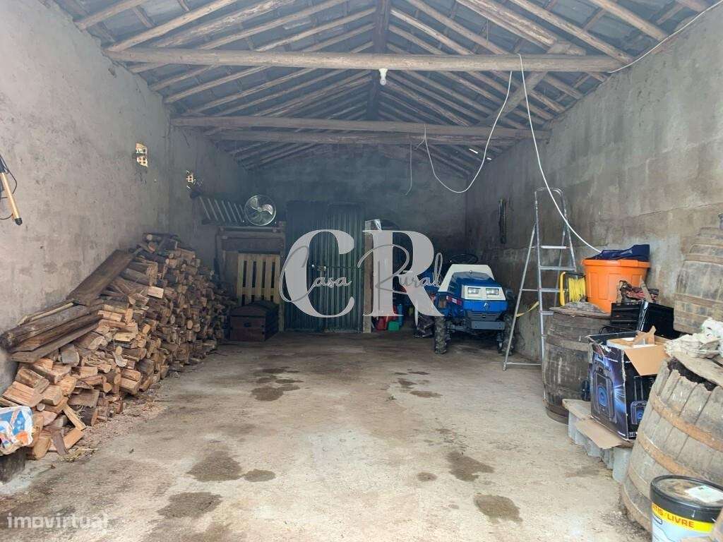 Casa de 4 quartas renovada com terreno em Vila Nova de Poiares-26