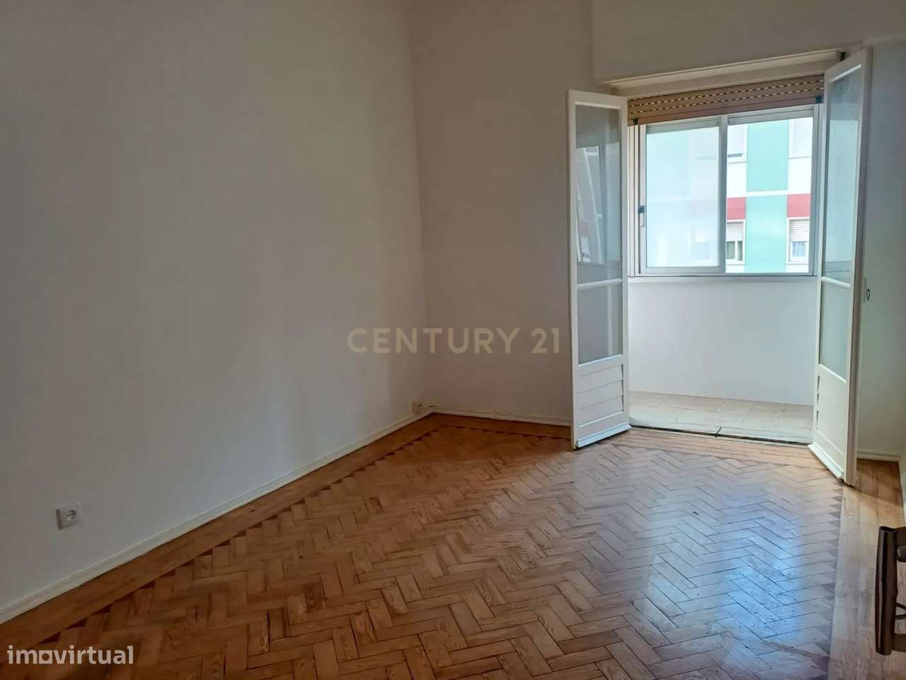 Apartamento T2, recentemente renovado,  no Lumiar Lisboa-13