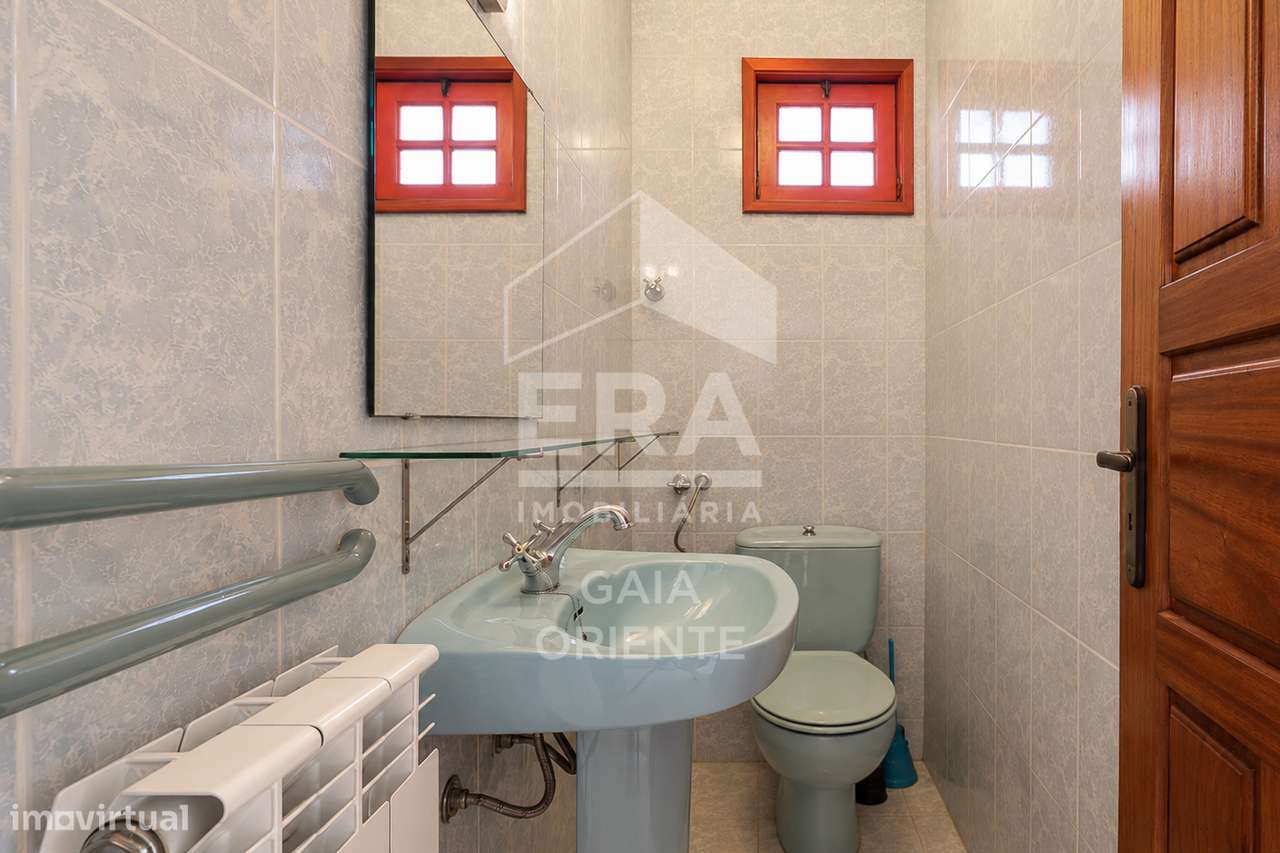 Moradia T4 Com Jardim e Garagem-13
