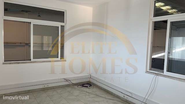 Armazém para venda na Quinta do Anjo.-38