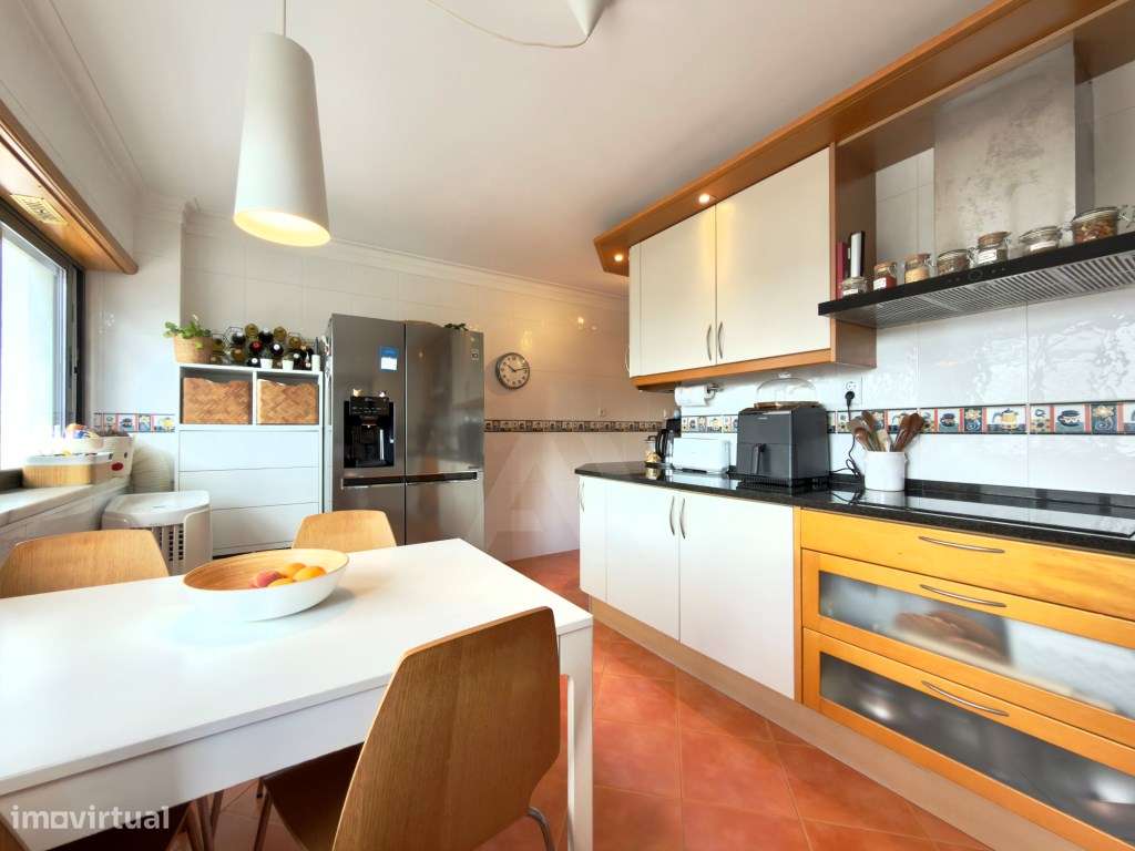 Apartamento T4 com Garagem box, na Amadora-7