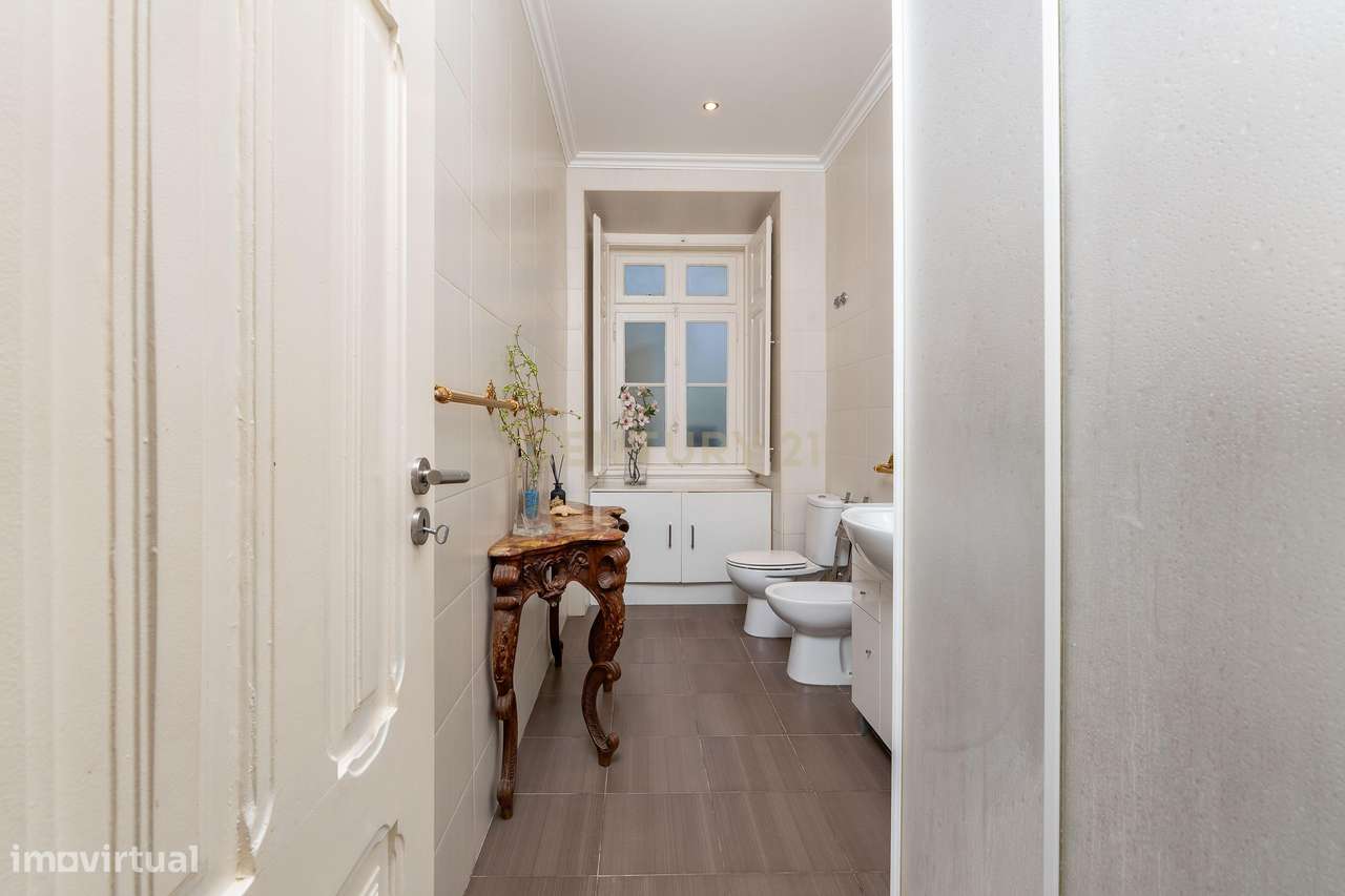 T3  (5 ass.) com terraço, elevador e arrecadação - Rua do Zaire-31