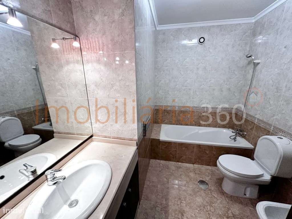 **Apartamento T3 à venda em localização privilegiada!**-12