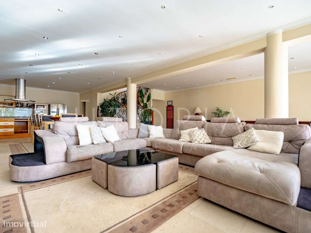 Moradia de Prestígio com Piscina, Campo de Ténis e Terreno Murado d...-36