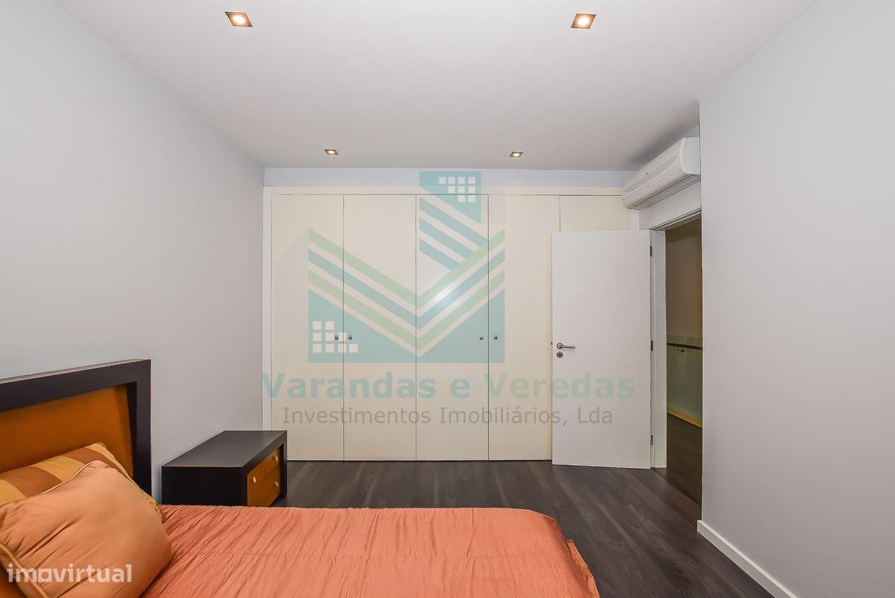 Moradia de luxo T5 com piscina e anexo-34