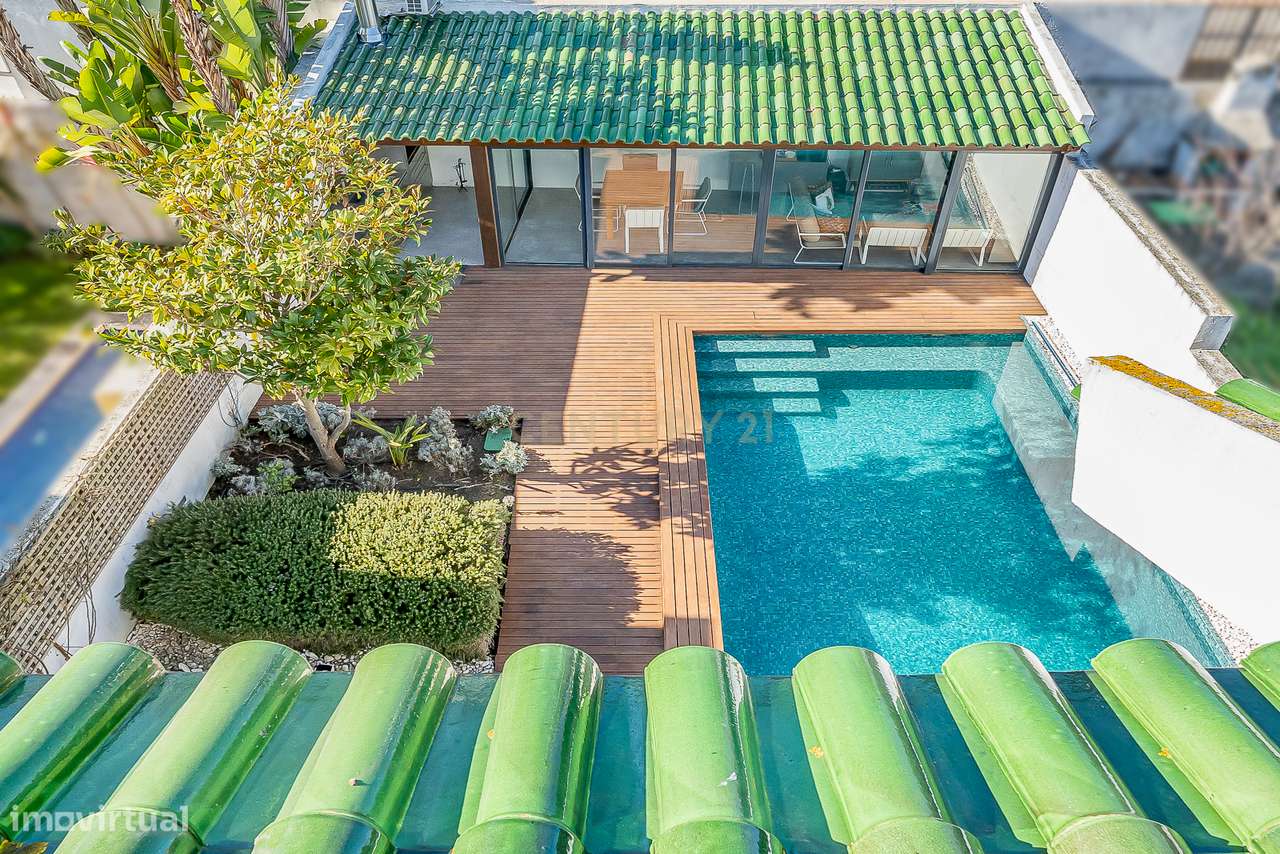 Moradia de Luxo T4 com Piscina e Jardim em Alvalade-46
