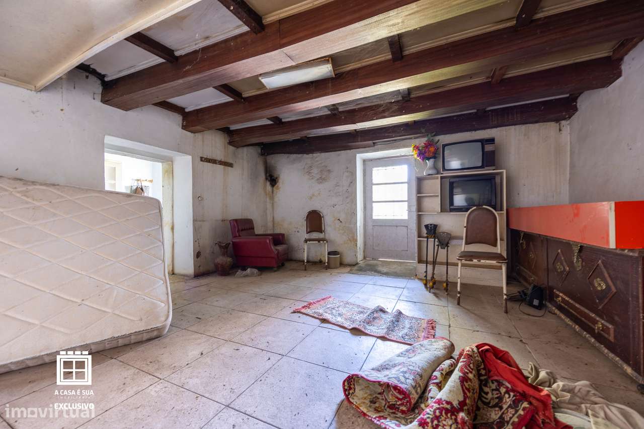 Moradia com duas habitações independentes em Lourosa - Exclusivo-19