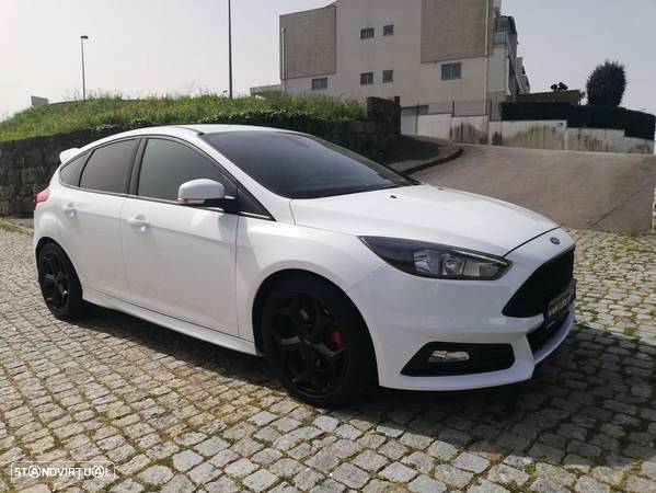 Ford Focus 2.0 EcoBoost ST c/ Pack Pele Desportiva - 3