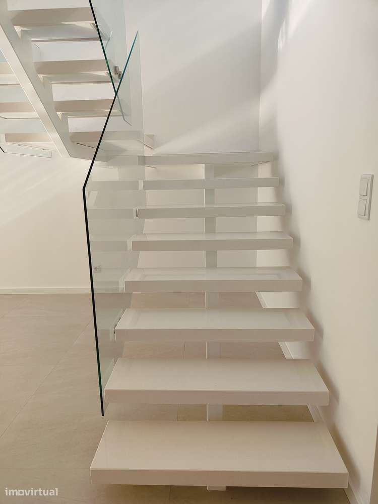 Oferta 1% do Valor de Aqusição - Moradia T4 + 1 com Piscina e Garagem-21