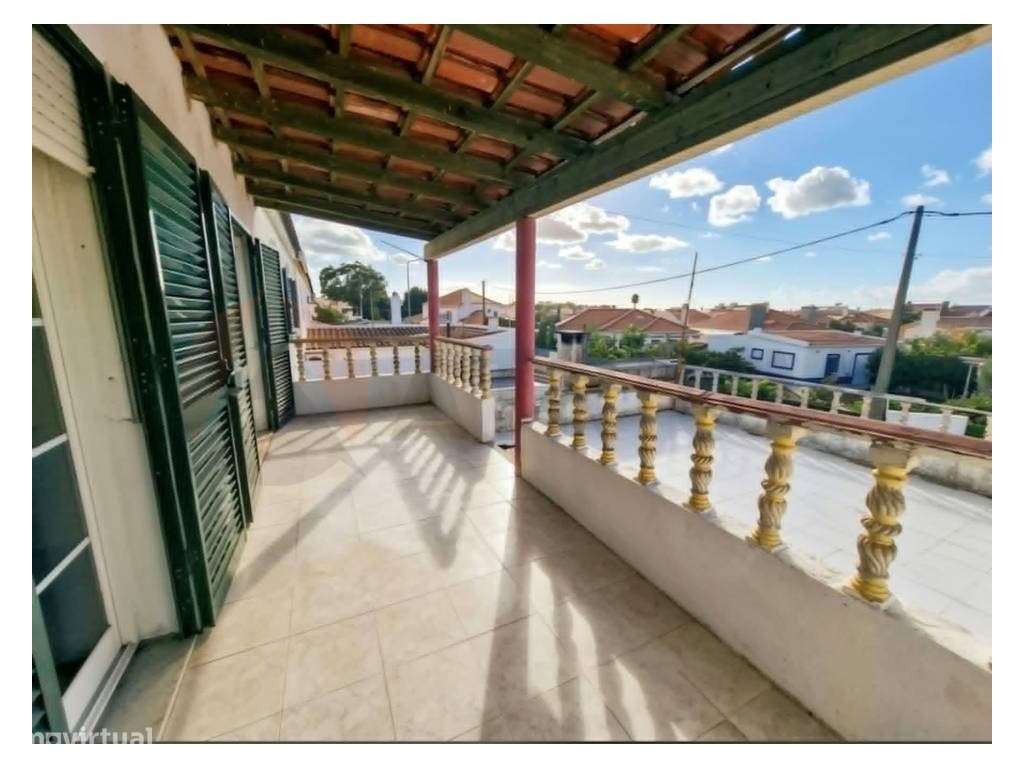 Moradia T3 em Azeitão | Espaço, tranquilidade e muito potencial-16