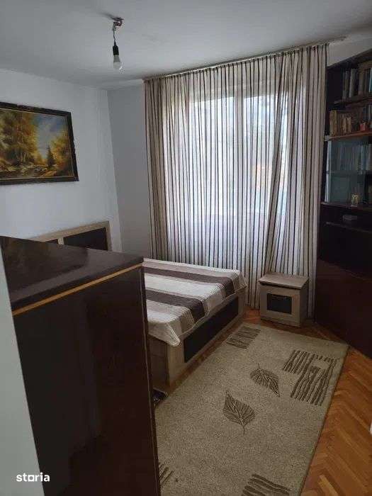 Dambu Pietros - Vanzare apartament 3 camere - Str. Parangului-1