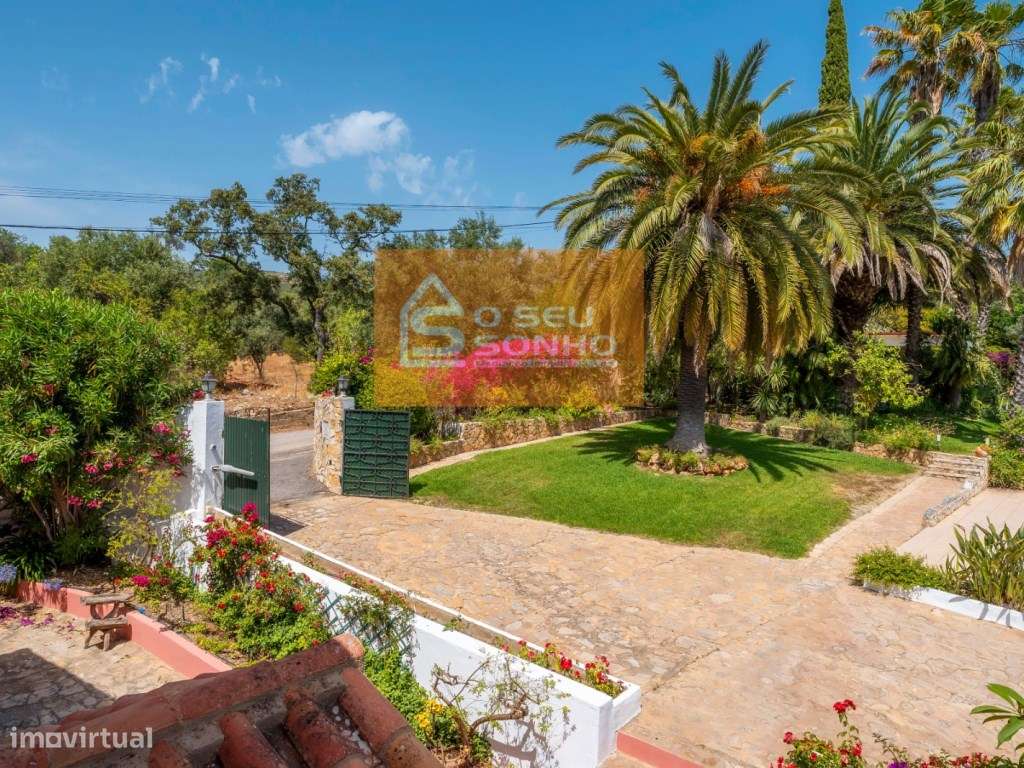 Moradia T4 em Santa Bárbara de Nexe-22