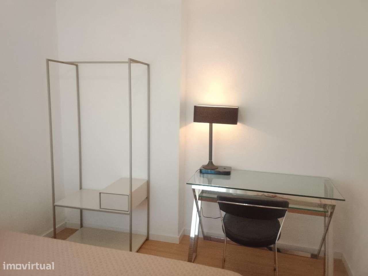 Apartamento T2 em Massamá Renovado com varanda e elevador-12