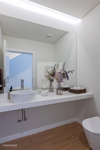 Moradia T3, com jardim e piscina-37