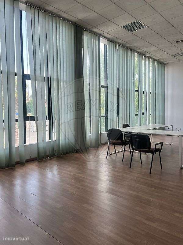 Armazém T2 para venda-3