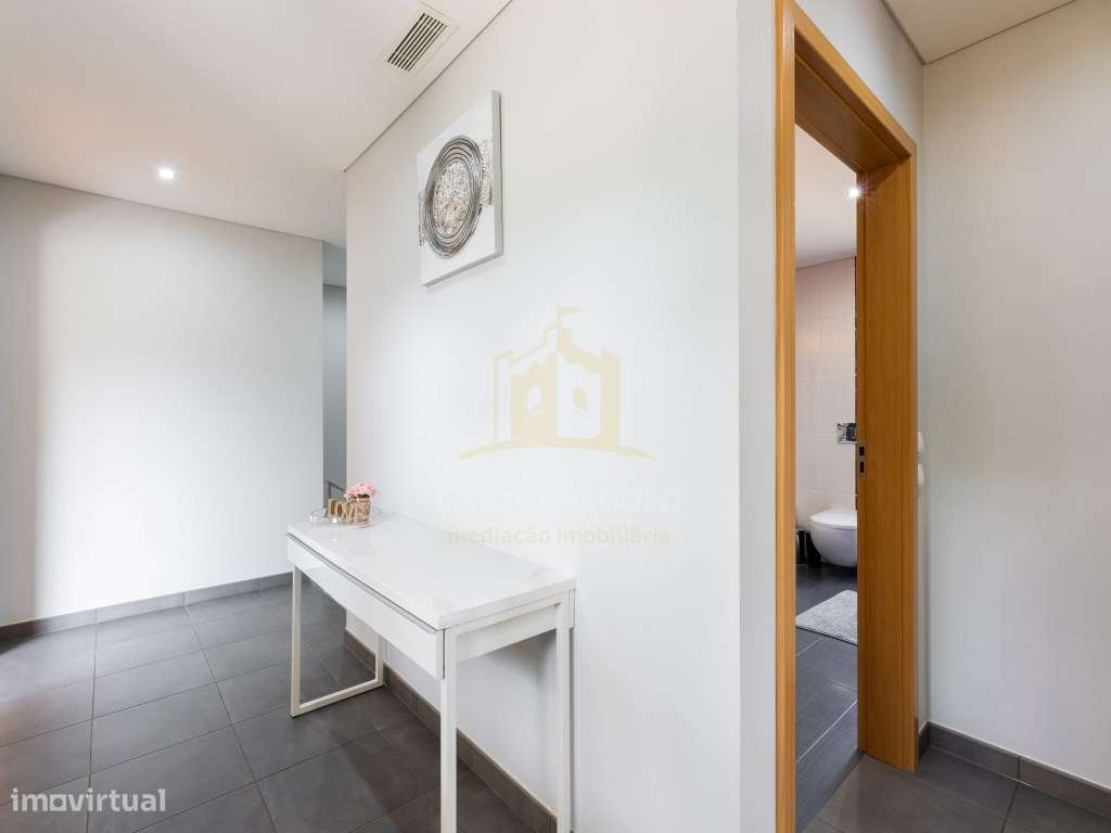 Moradia de Luxo Exclusiva de Arquitetura Moderna-12