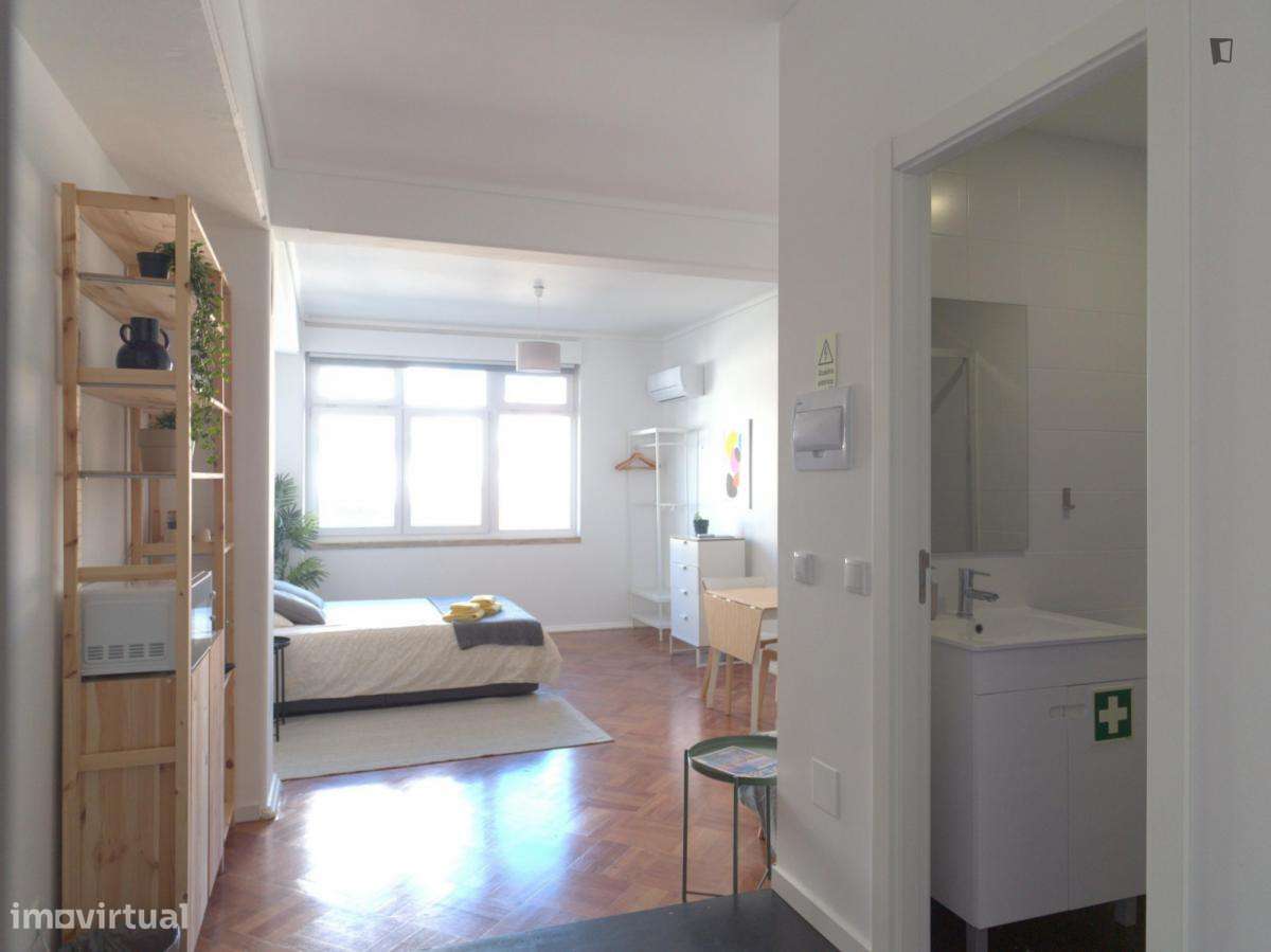 Quarto - localizado em Anjos Lisbon - Grande imagem: 4/10