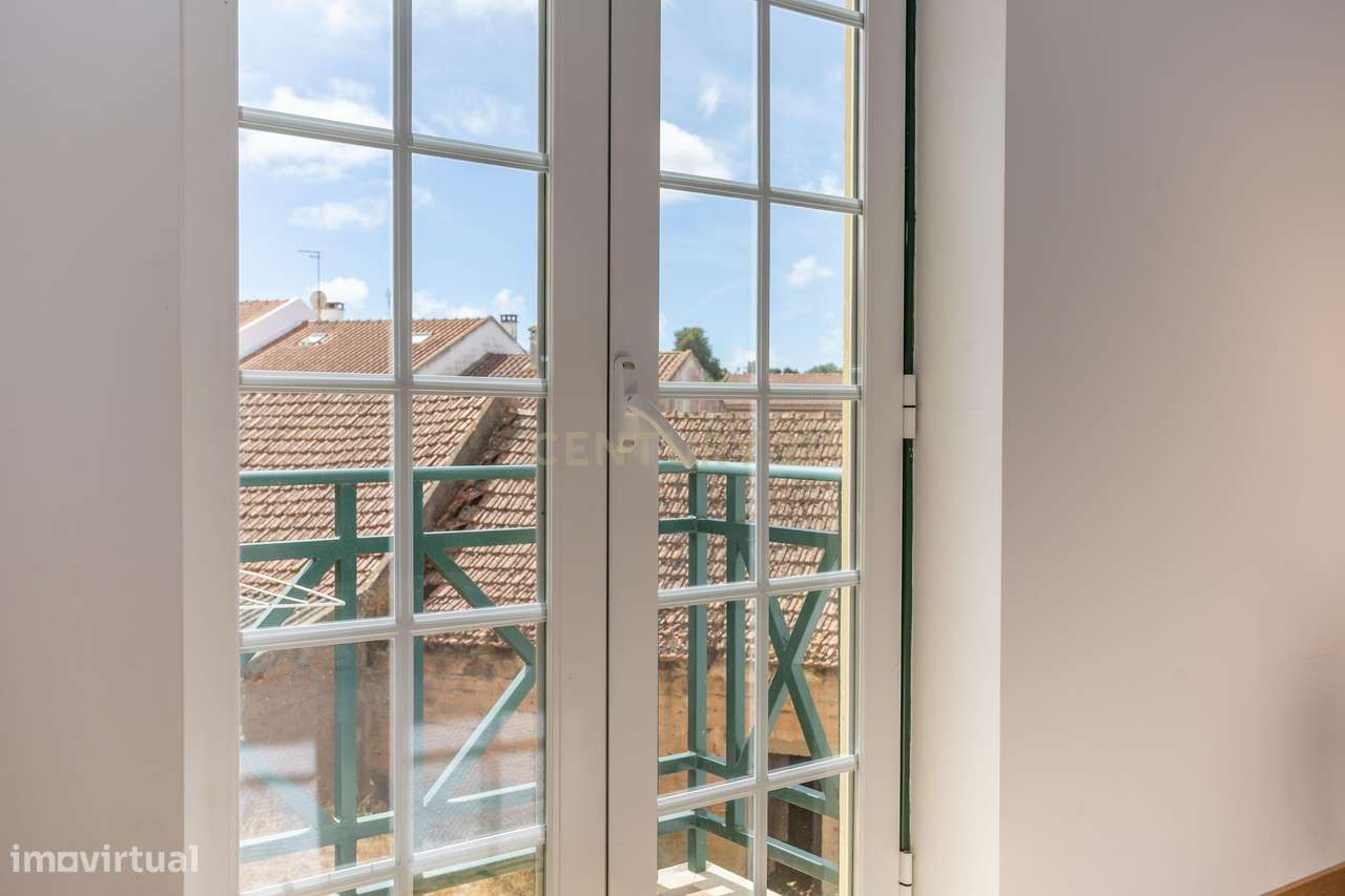 Apartamento T2 Como Novo no Cercal do Alentejo – Último Piso com Varan - Grande imagem: 5/29