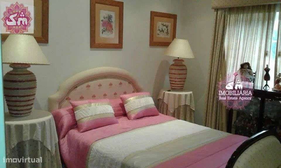 Magnífica Quinta V8 com piscina e deslumbrante vista mar. Localizada-1