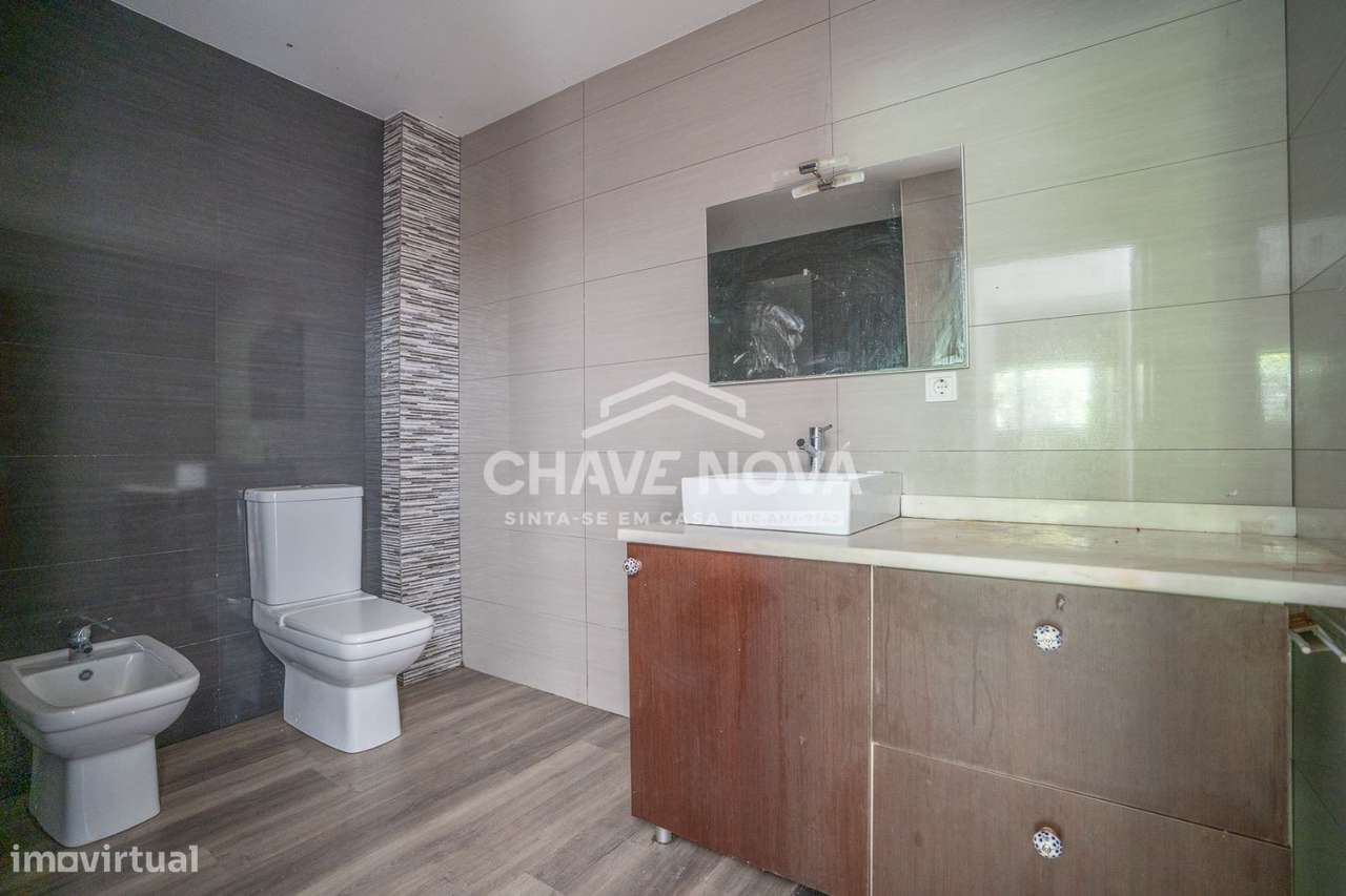 Apartamento T2 Varandas e Garagem Box – Águas Santas-12