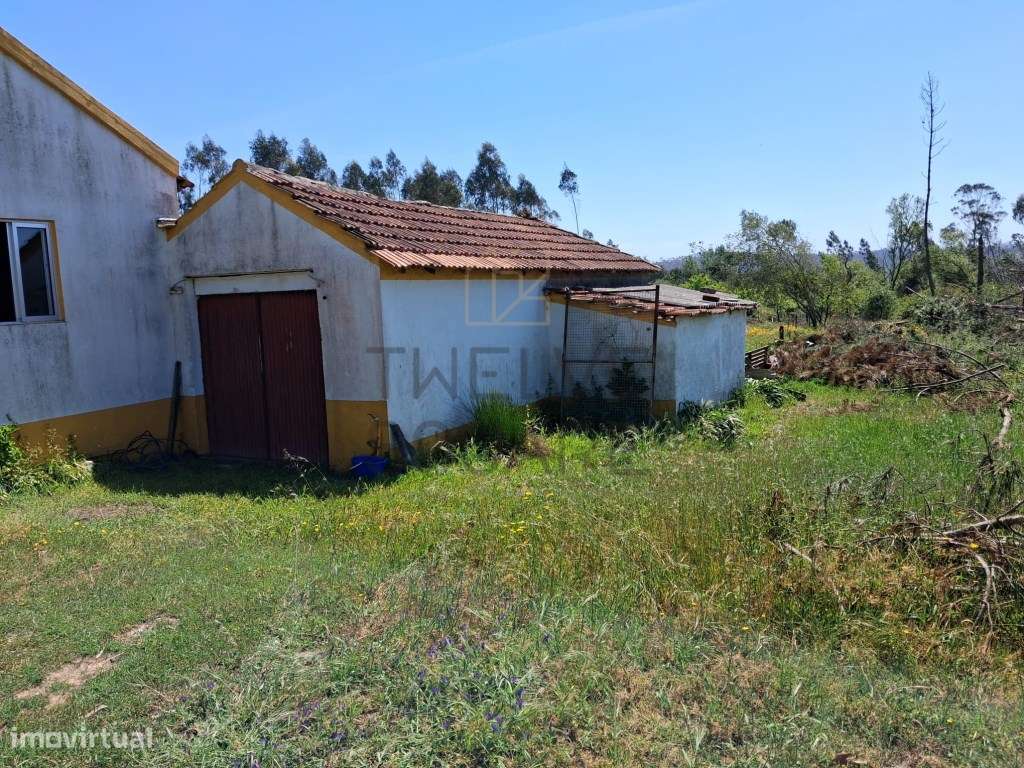 Moradias antigas área const. 382, terreno 7700m2 Potencial de Renta...-12