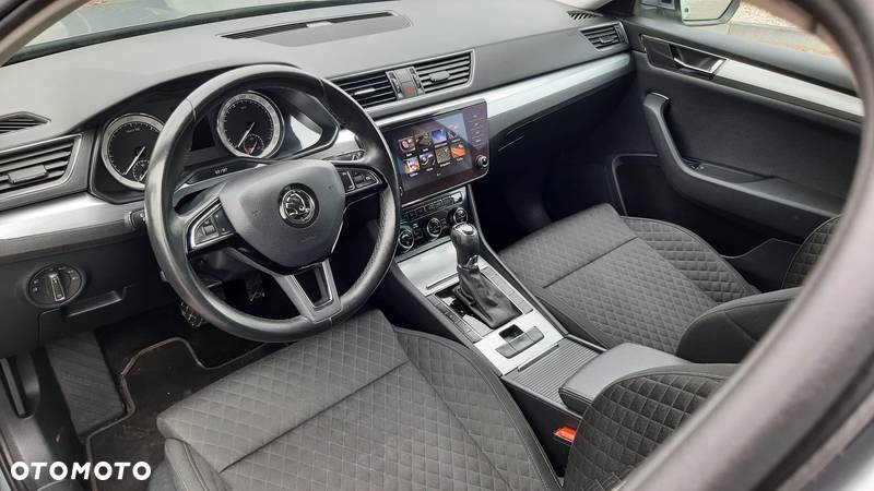 Skoda Superb Combi 2.0 TDI DSG Ambition - 8