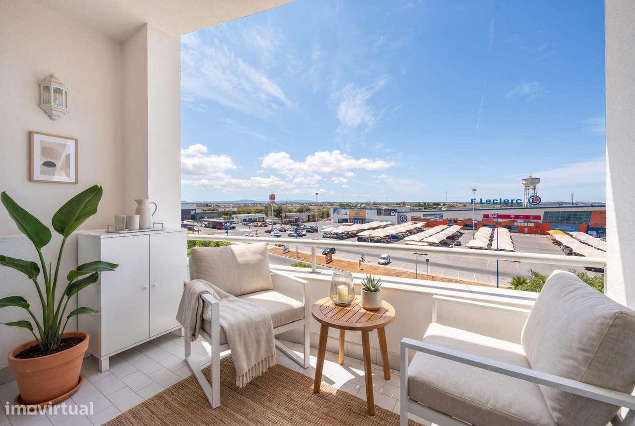 Apartamento T2 em Montijo com Parqueamento e Varandas-6