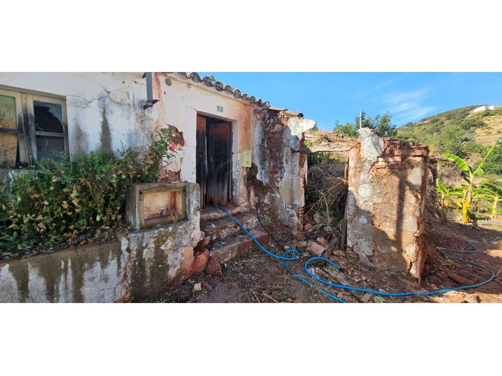 3 Ruinas para recuperar no centro de Santa Catarina, Tavira-11