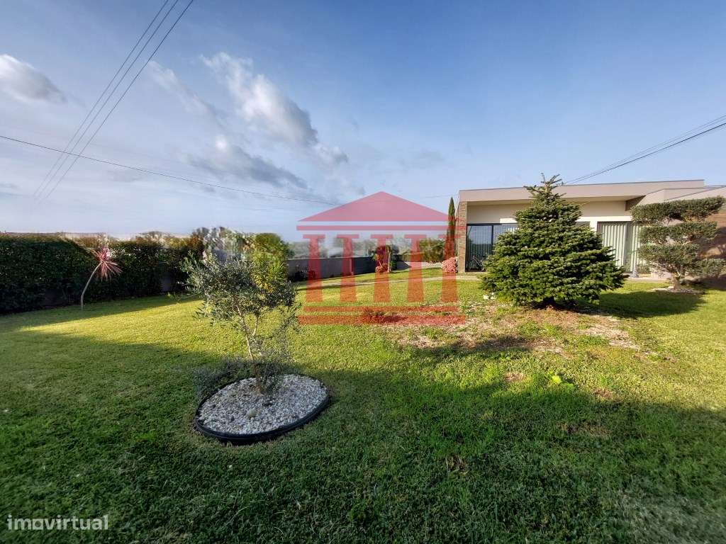 MORADIA TÉRREA SEMINOVA-8