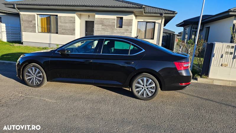 Skoda Superb 2.0 TDI DSG Ambition - 3