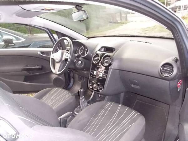 Opel Corsa 1.4 16V 150 Jahre - 15